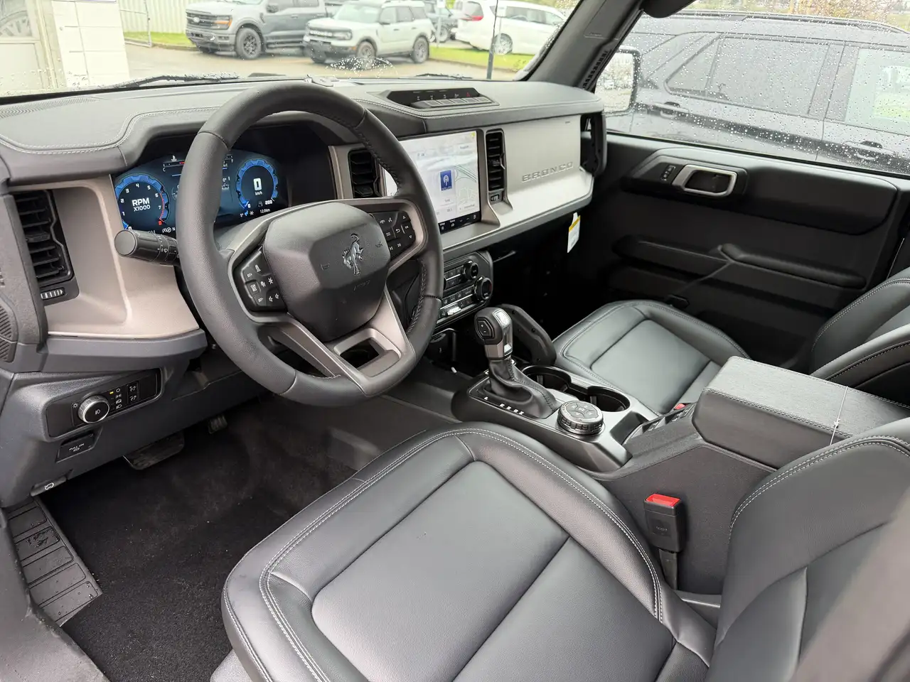 Ford Bronco photo Ford Bronco