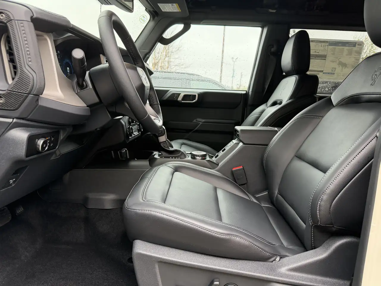 Ford Bronco photo Ford Bronco