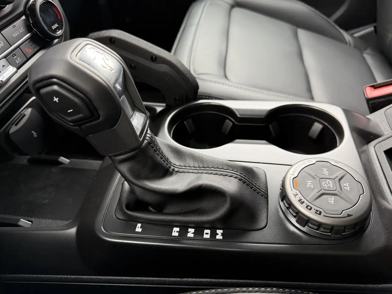 Ford Bronco photo Ford Bronco