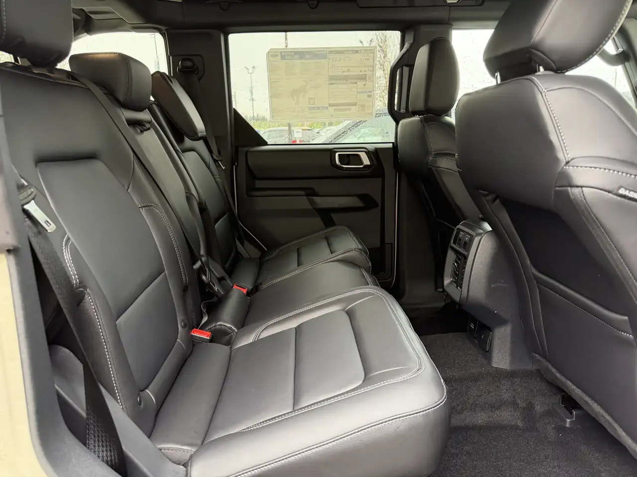 Ford Bronco photo Ford Bronco
