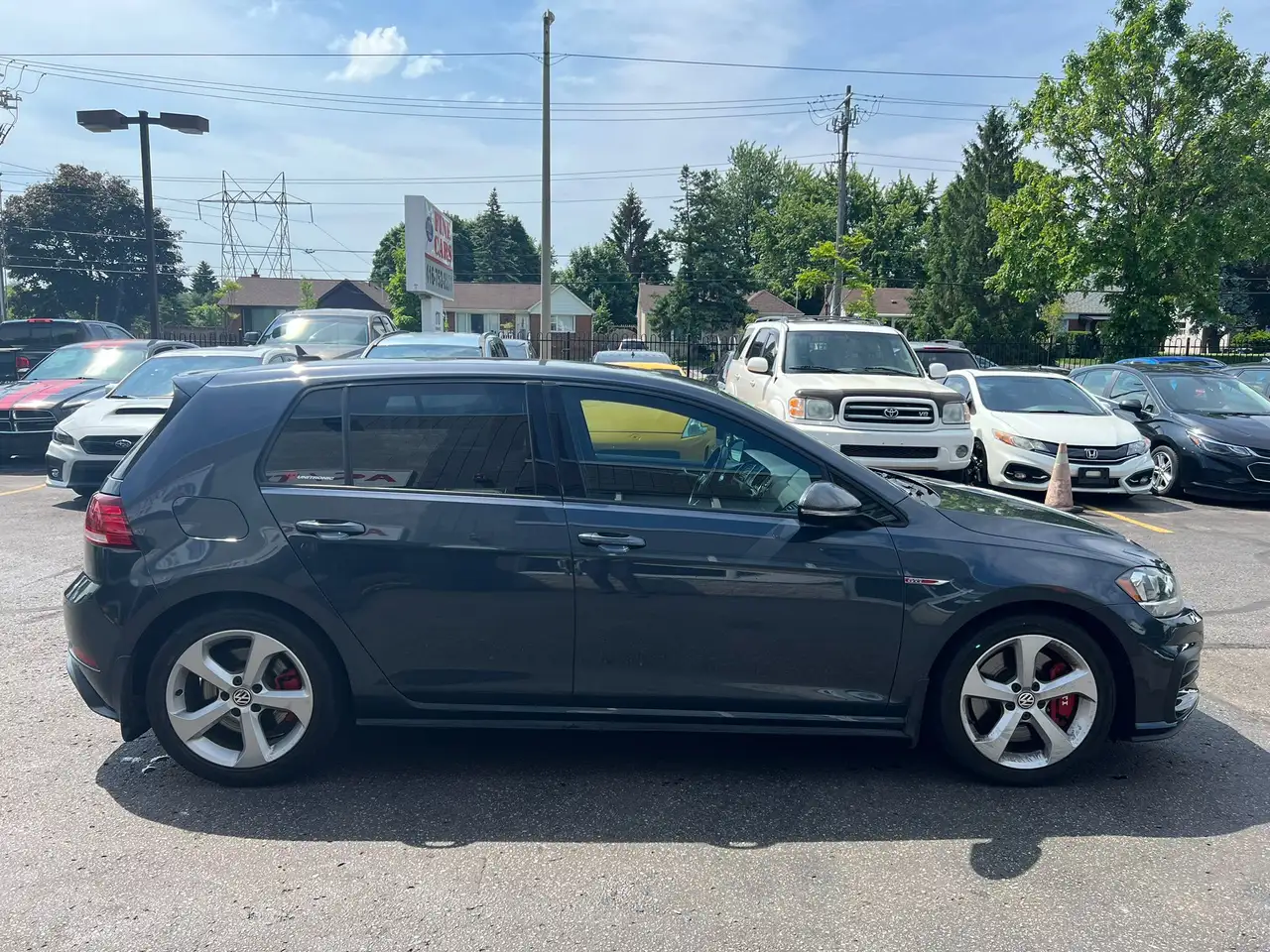 Volkswagen Golf GTI снимка Volkswagen Golf GTI