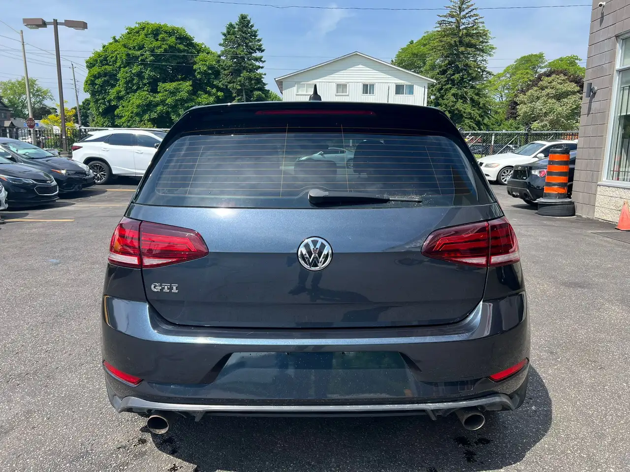 Volkswagen Golf GTI снимка Volkswagen Golf GTI
