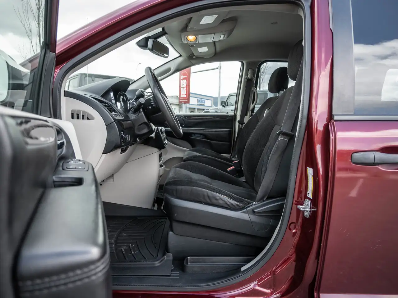 Dodge Grand Caravan photo Dodge Grand Caravan