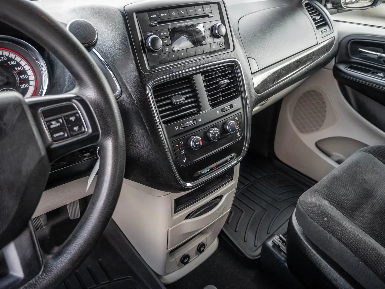 Dodge Grand Caravan photo Dodge Grand Caravan