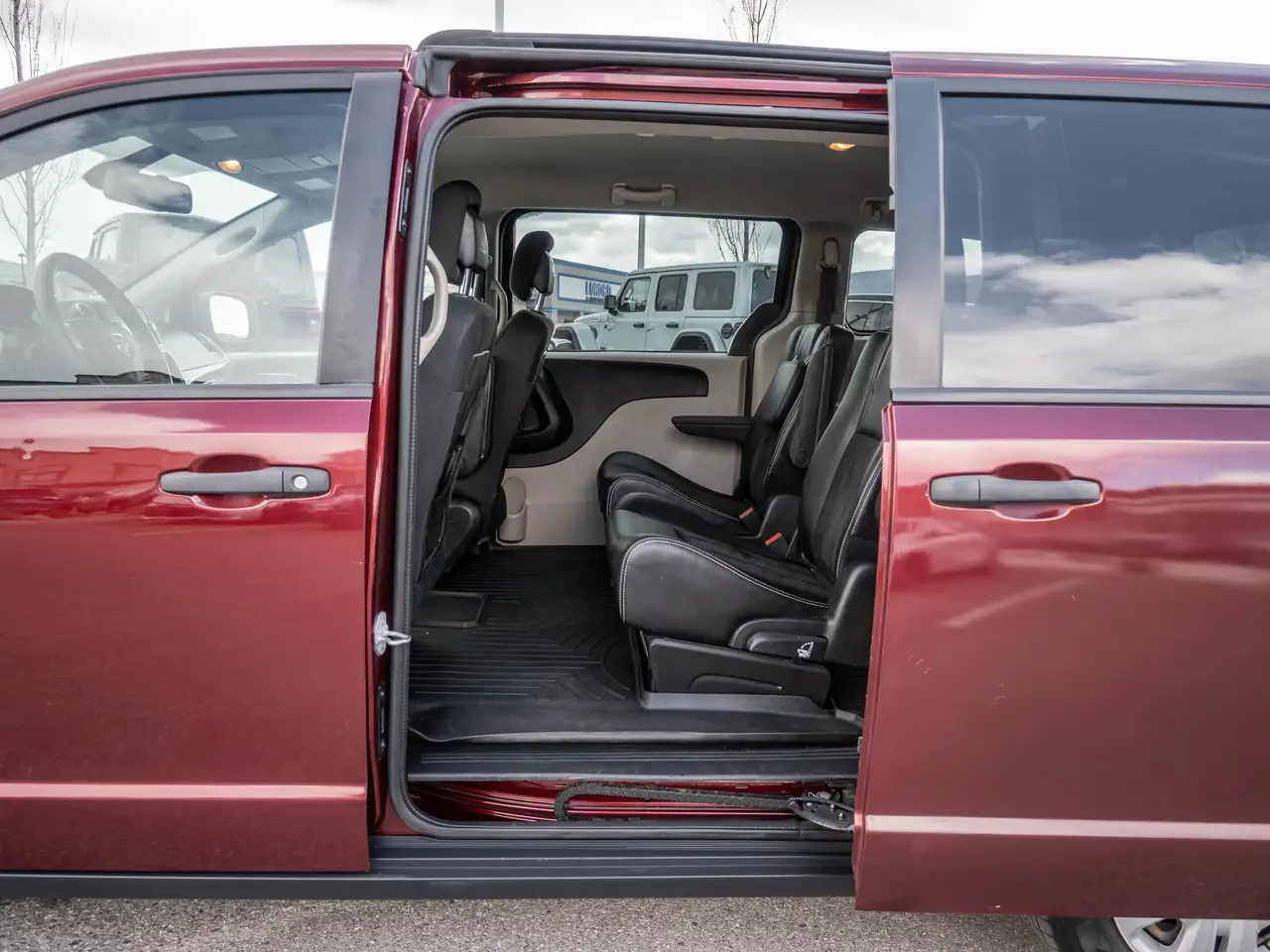 Dodge Grand Caravan photo Dodge Grand Caravan