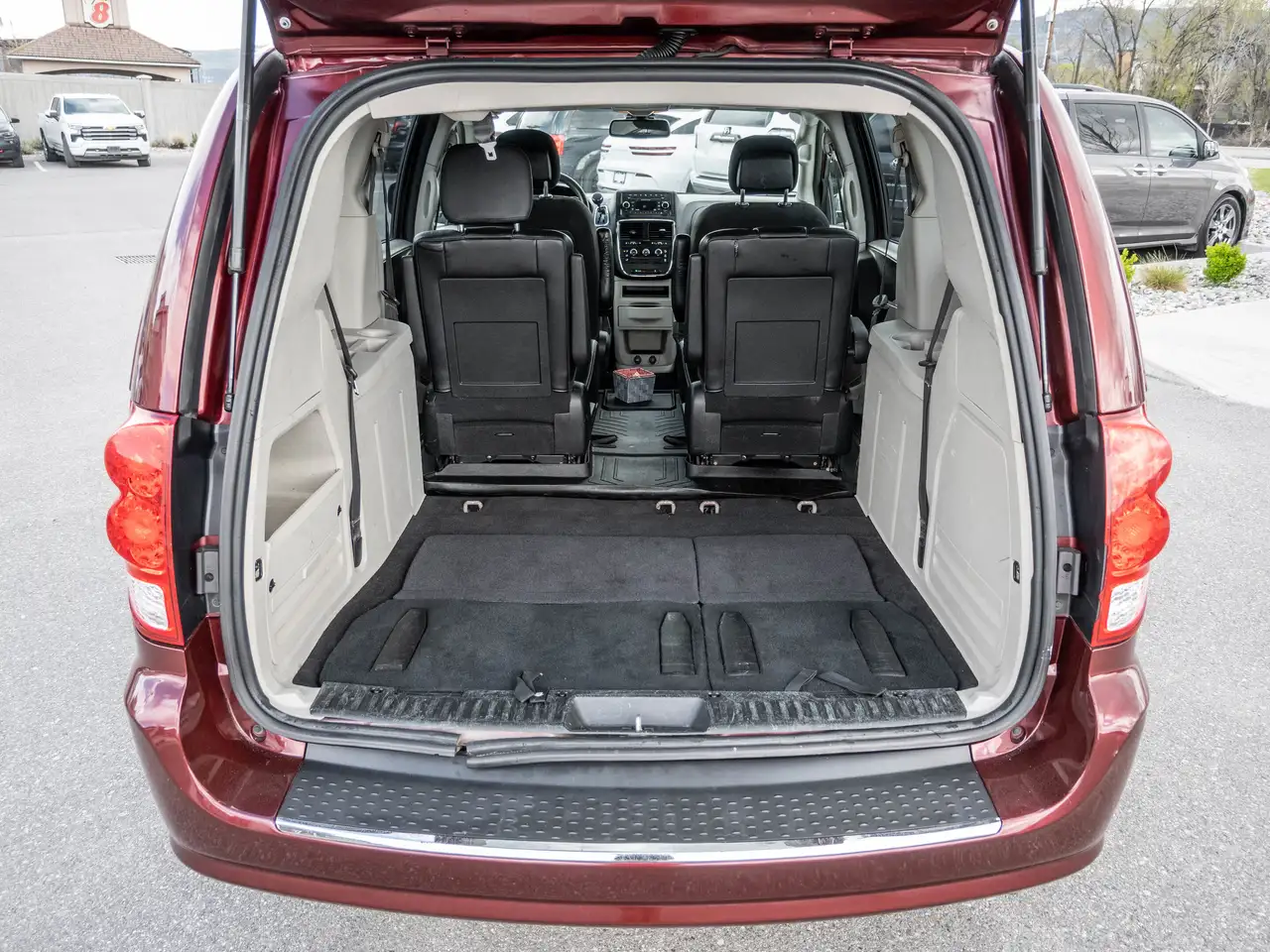 Dodge Grand Caravan photo Dodge Grand Caravan