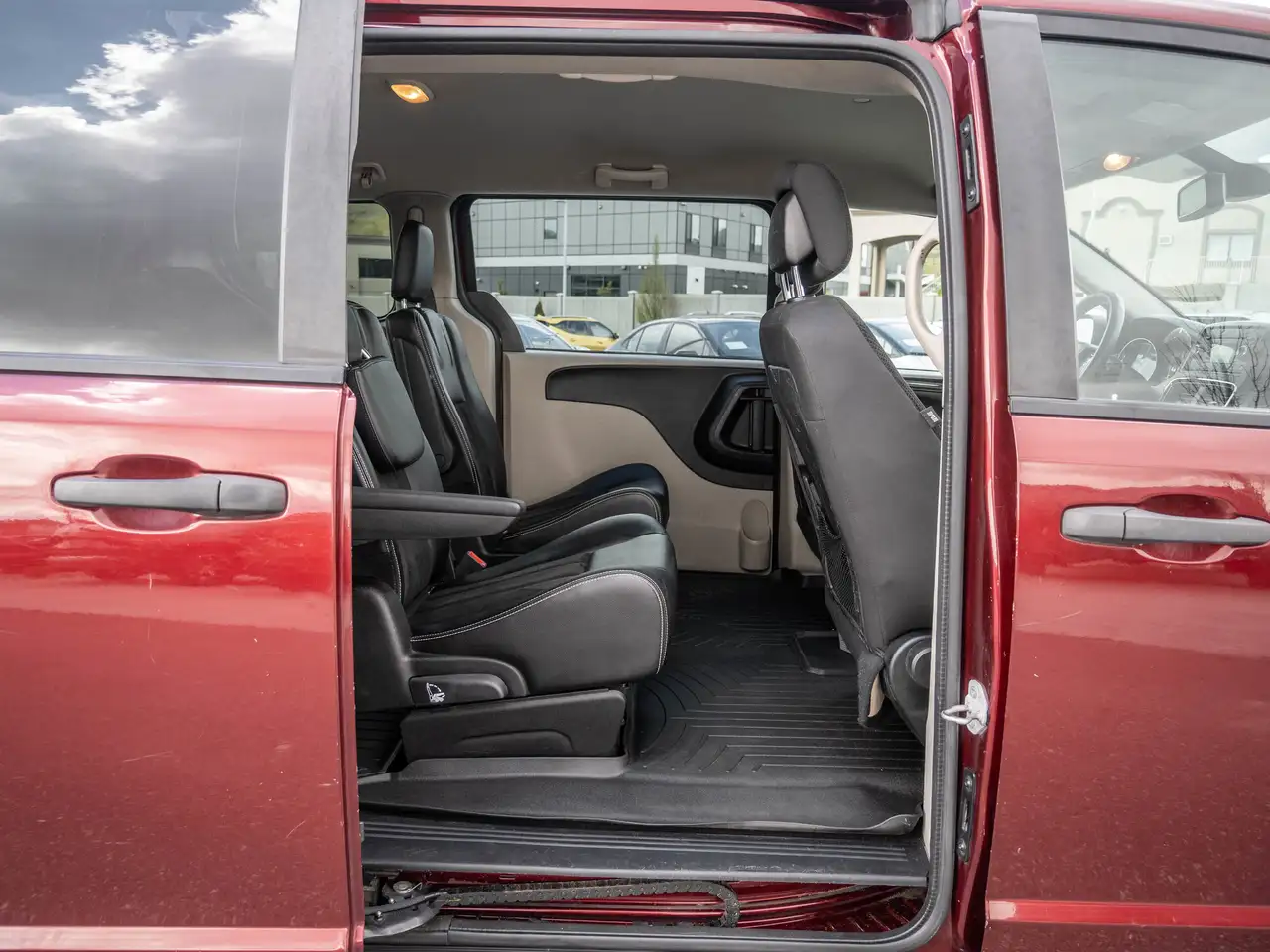 Dodge Grand Caravan photo Dodge Grand Caravan
