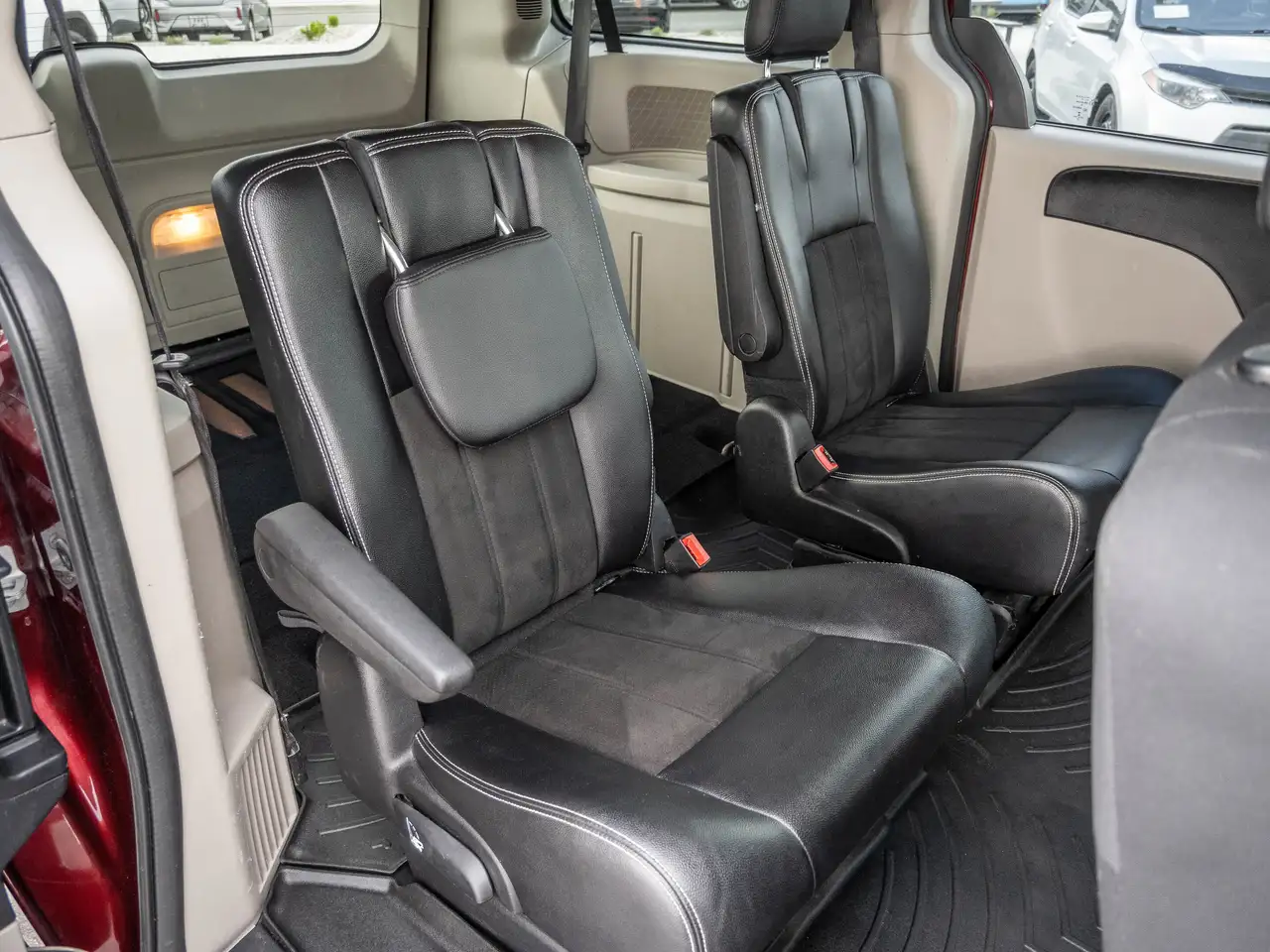 Dodge Grand Caravan photo Dodge Grand Caravan