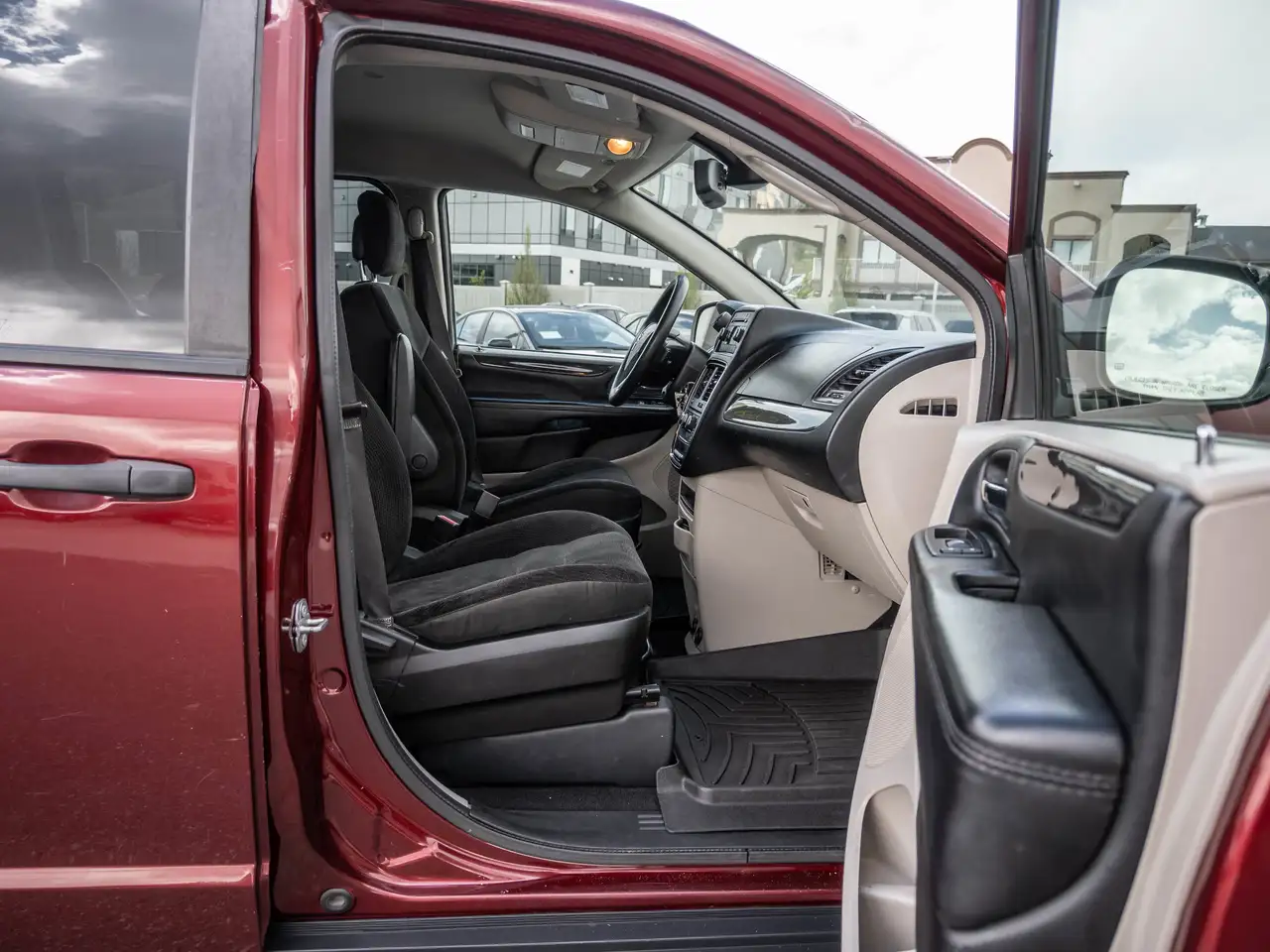 Dodge Grand Caravan photo Dodge Grand Caravan