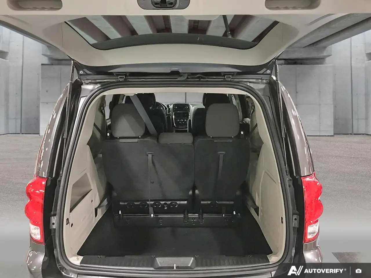 Dodge Grand Caravan снимка Dodge Grand Caravan