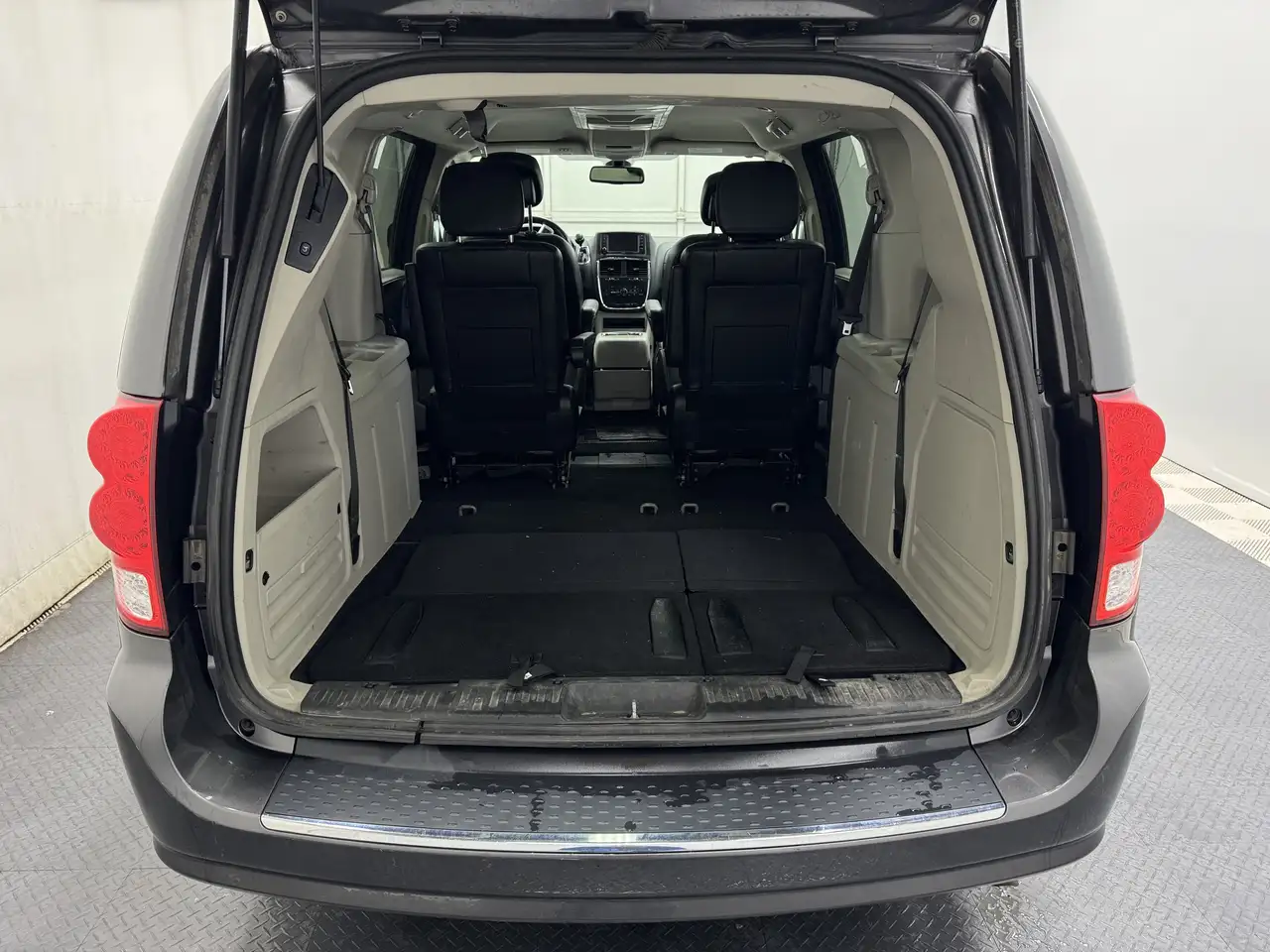 Dodge Grand Caravan снимка Dodge Grand Caravan