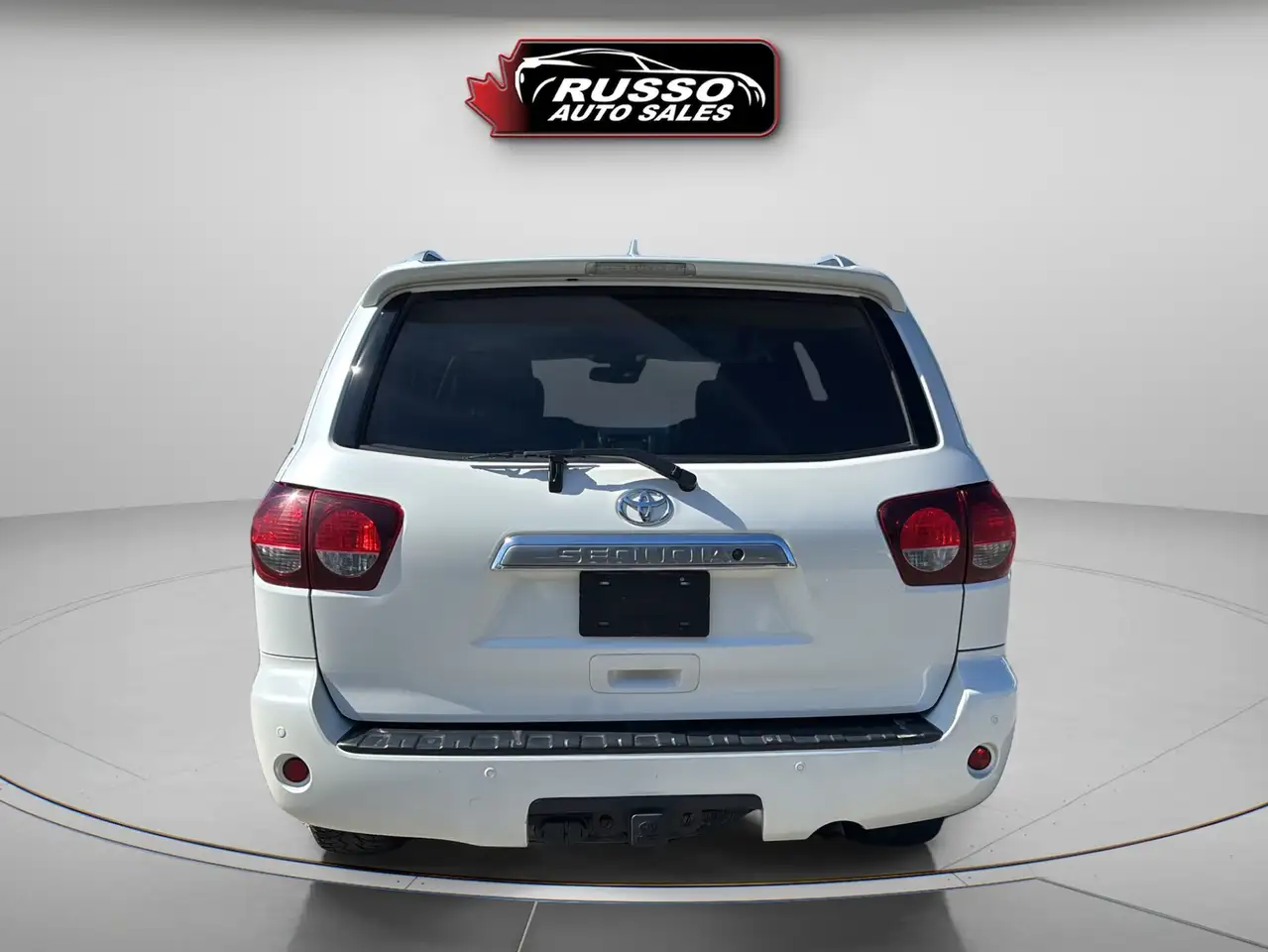 Toyota Sequoia снимка Toyota Sequoia