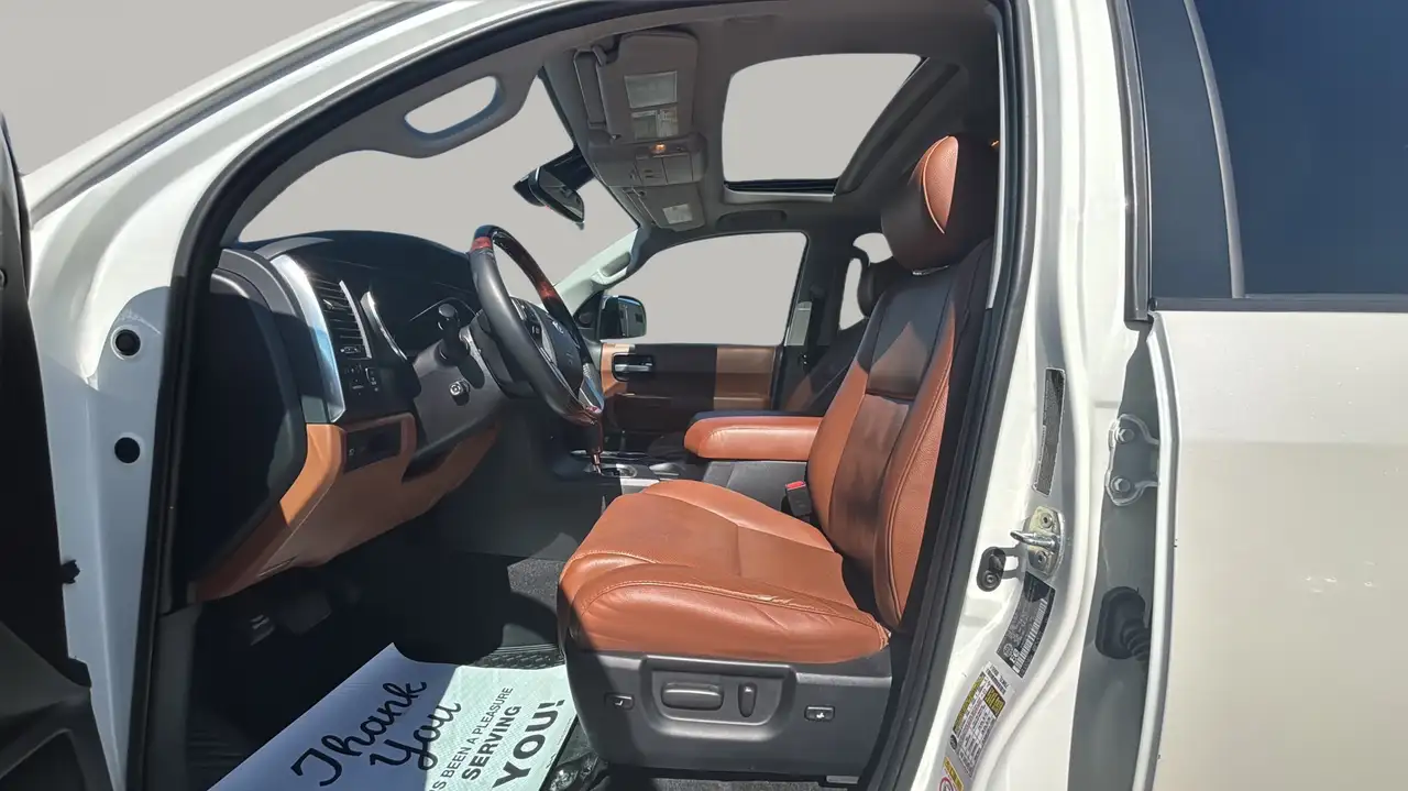 Toyota Sequoia снимка Toyota Sequoia