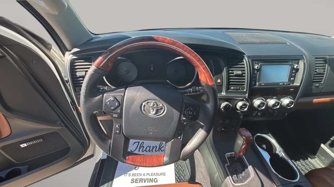 Toyota Sequoia снимка Toyota Sequoia