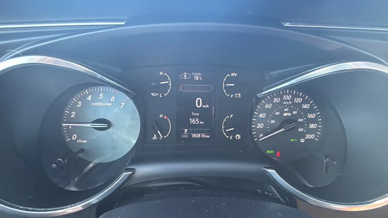 Toyota Sequoia снимка Toyota Sequoia