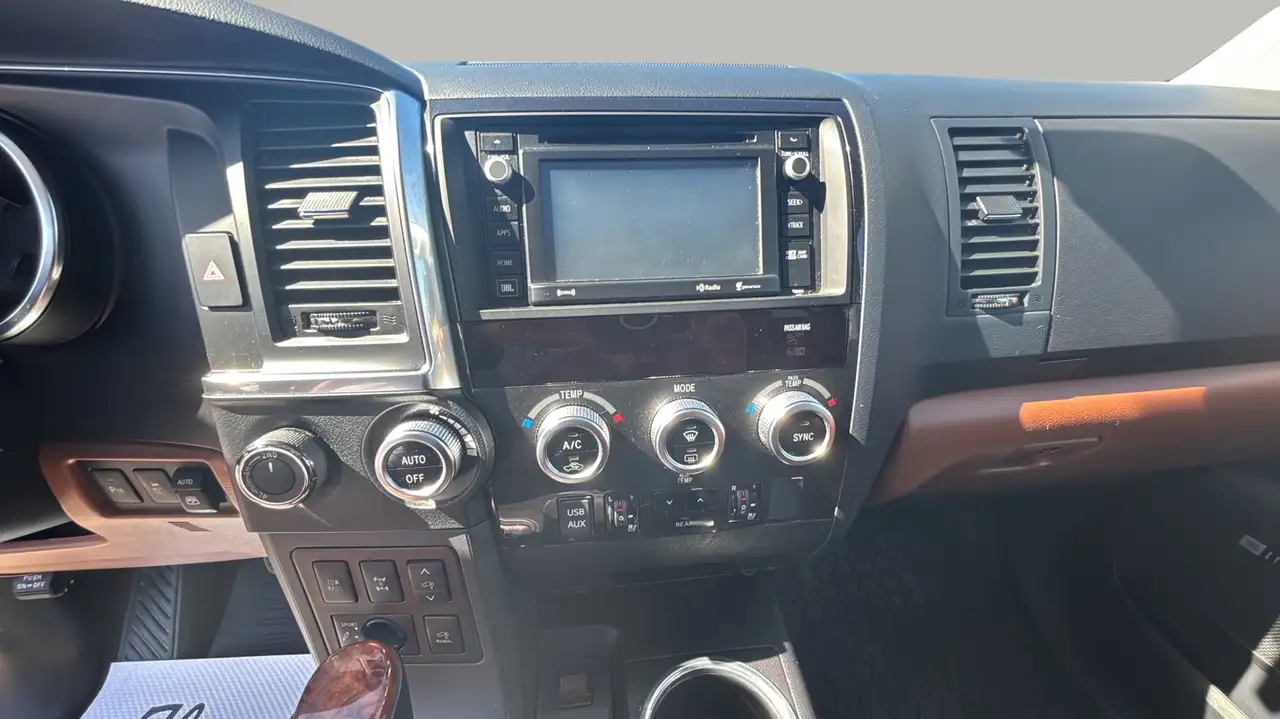 Toyota Sequoia снимка Toyota Sequoia