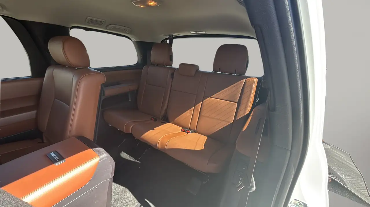 Toyota Sequoia снимка Toyota Sequoia