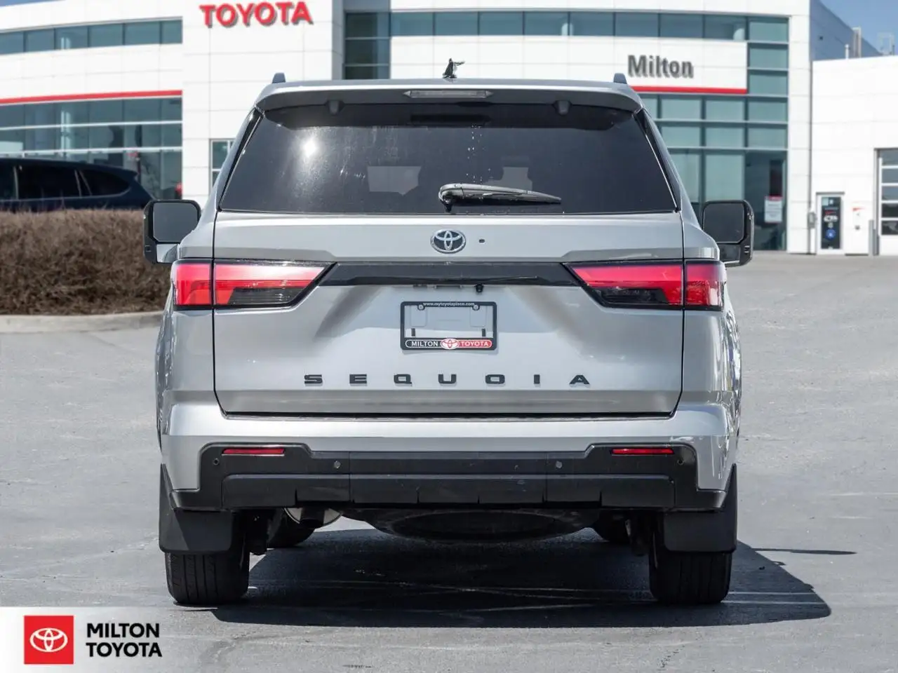 Toyota Sequoia снимка Toyota Sequoia