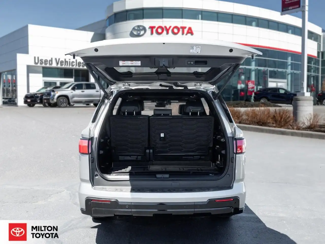 Toyota Sequoia снимка Toyota Sequoia