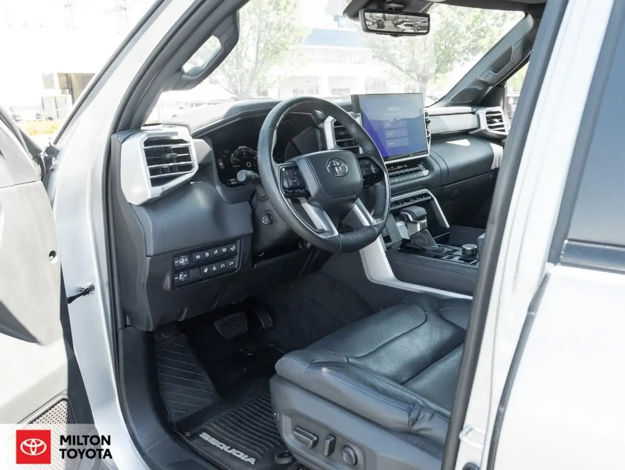 Toyota Sequoia снимка Toyota Sequoia