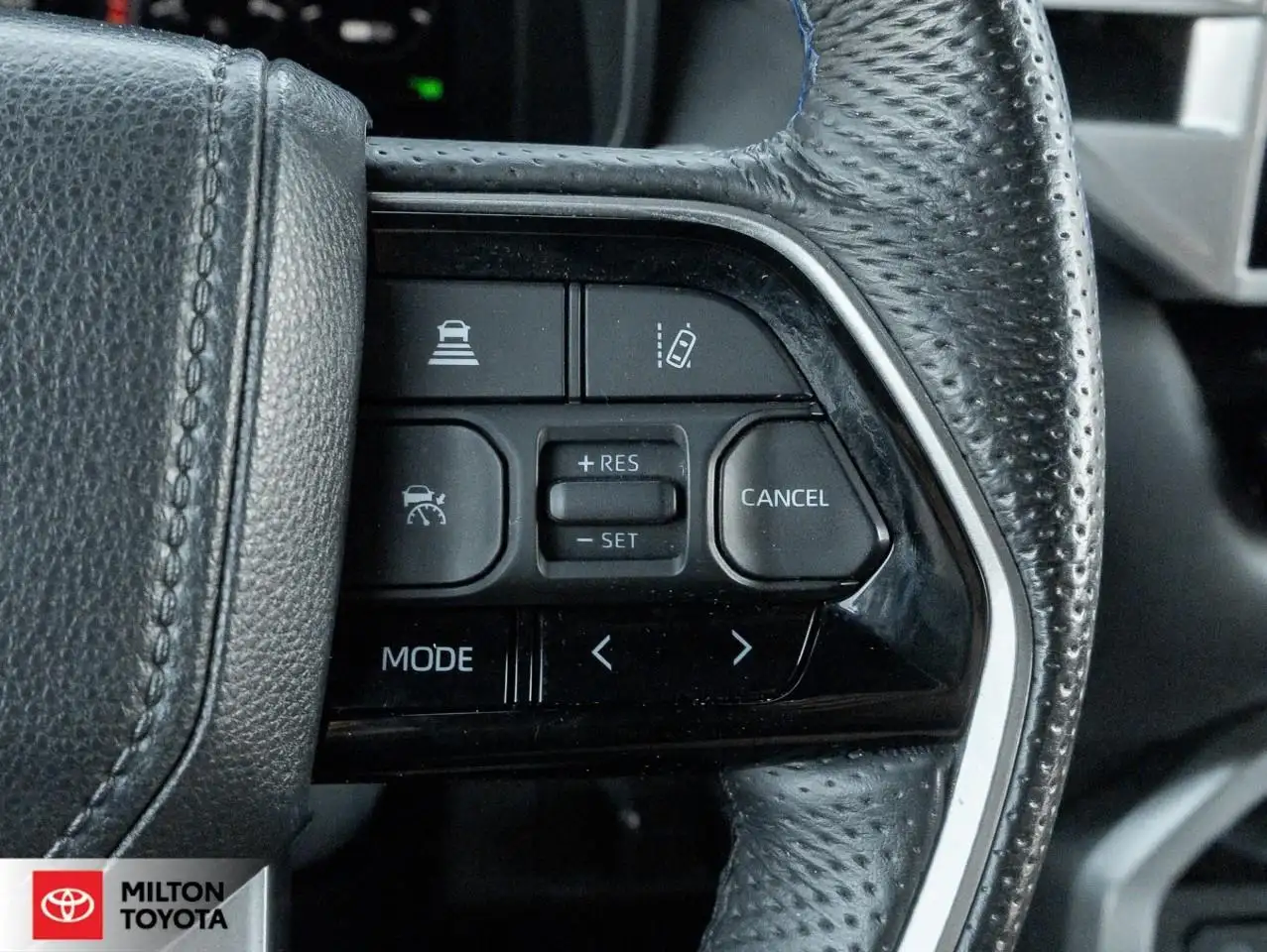 Toyota Sequoia снимка Toyota Sequoia