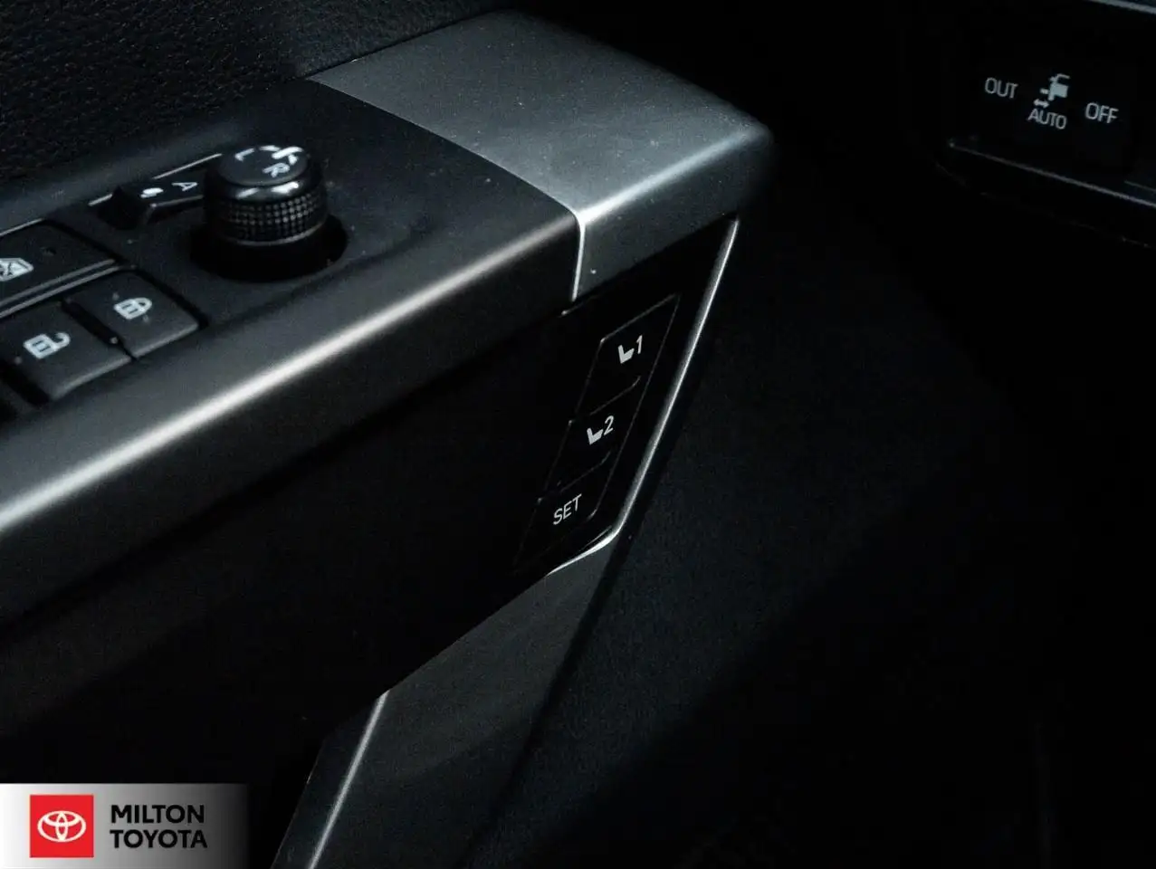 Toyota Sequoia снимка Toyota Sequoia
