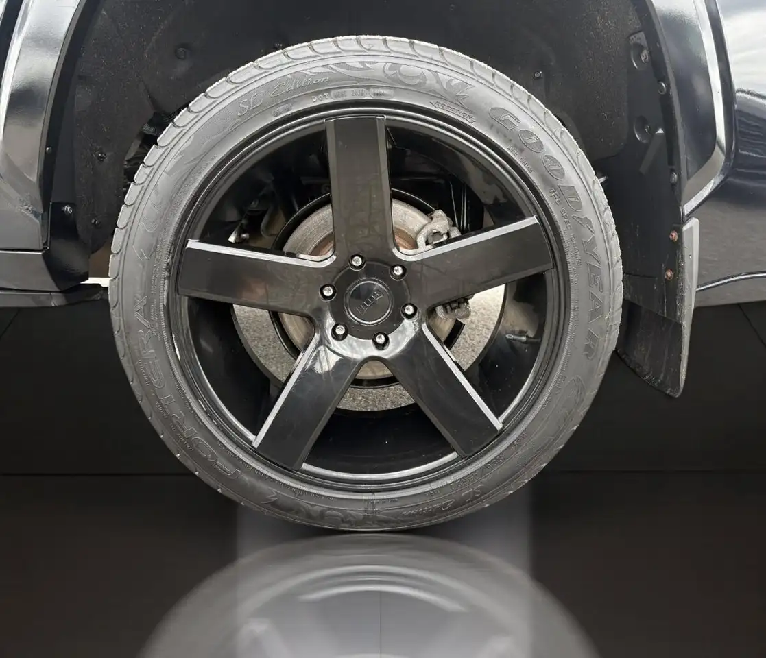 Toyota Sequoia снимка Toyota Sequoia