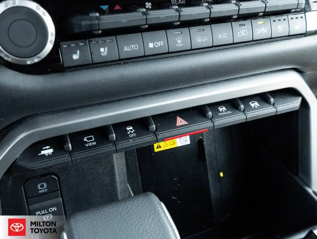 Toyota Sequoia снимка Toyota Sequoia