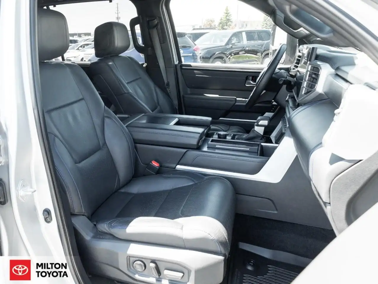 Toyota Sequoia снимка Toyota Sequoia