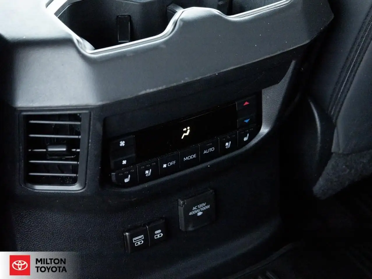 Toyota Sequoia снимка Toyota Sequoia