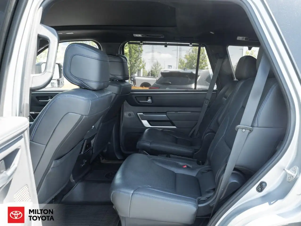 Toyota Sequoia снимка Toyota Sequoia