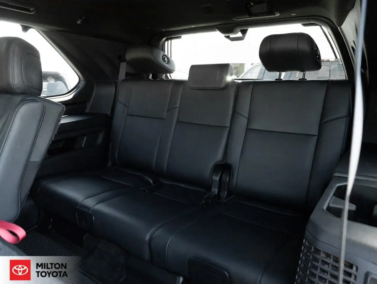 Toyota Sequoia снимка Toyota Sequoia