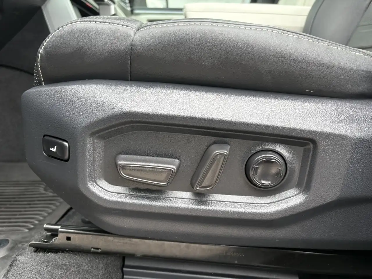 Toyota Sequoia снимка Toyota Sequoia