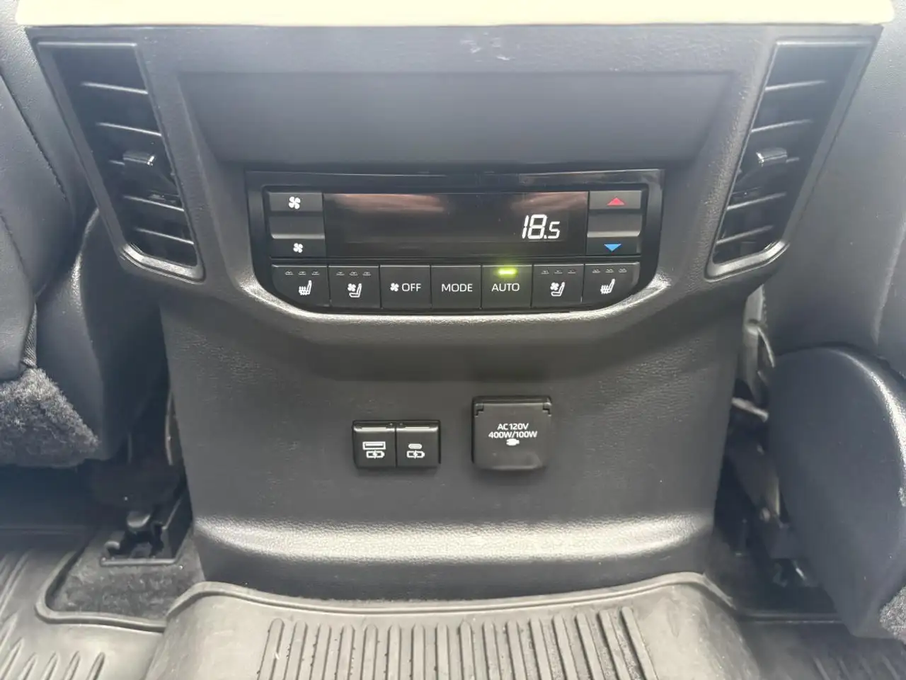 Toyota Sequoia снимка Toyota Sequoia