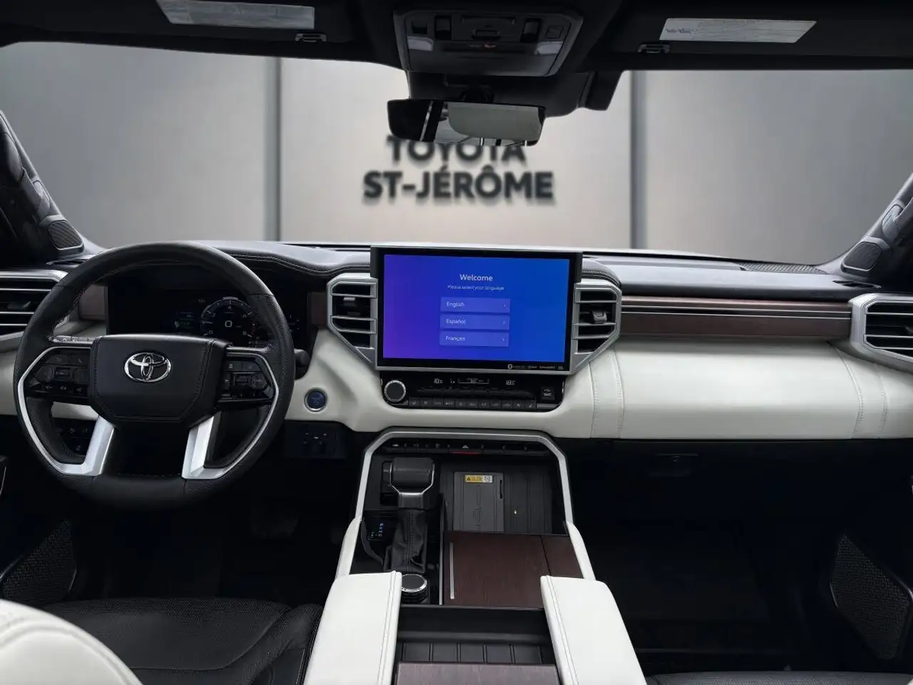 Toyota Sequoia снимка Toyota Sequoia