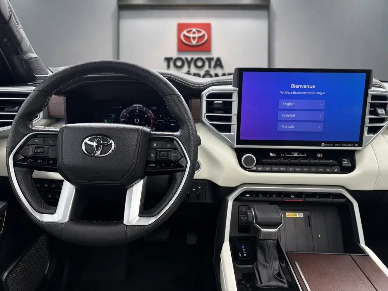 Toyota Sequoia снимка Toyota Sequoia
