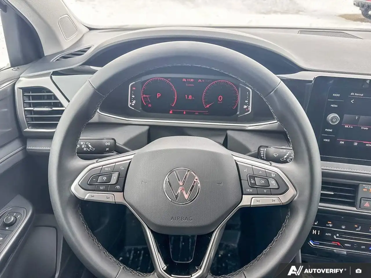 Volkswagen Taos снимка Volkswagen Taos