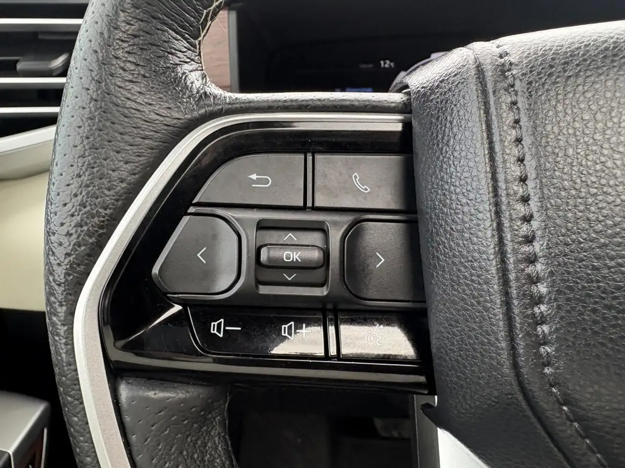Toyota Sequoia снимка Toyota Sequoia
