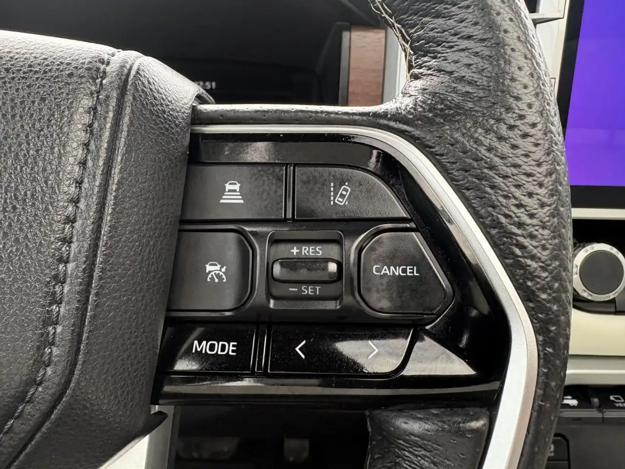 Toyota Sequoia снимка Toyota Sequoia