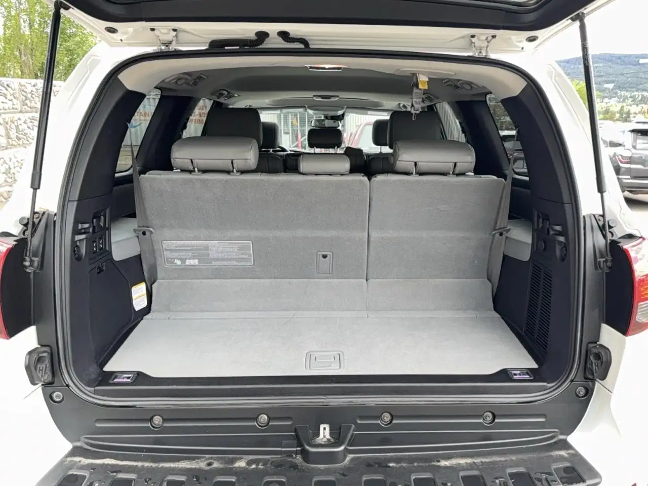 Toyota Sequoia photo Toyota Sequoia