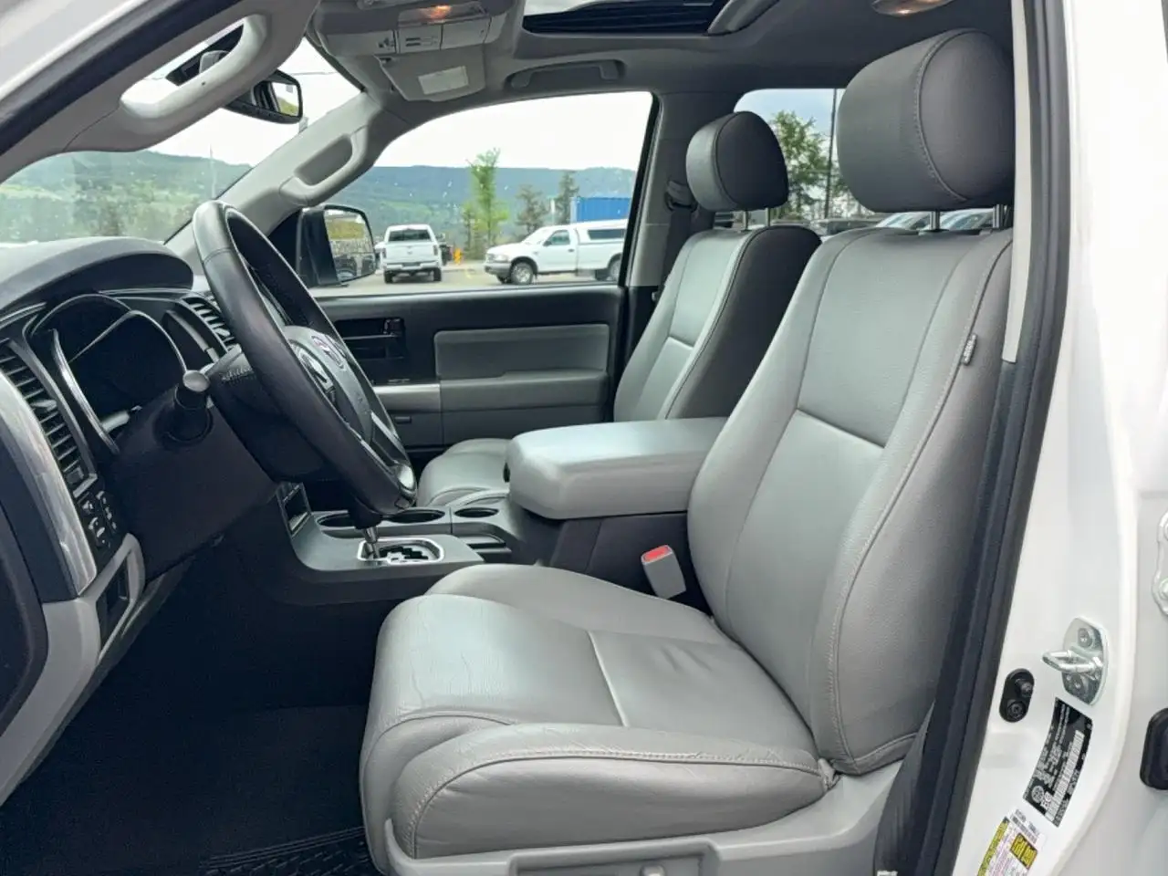 Toyota Sequoia photo Toyota Sequoia
