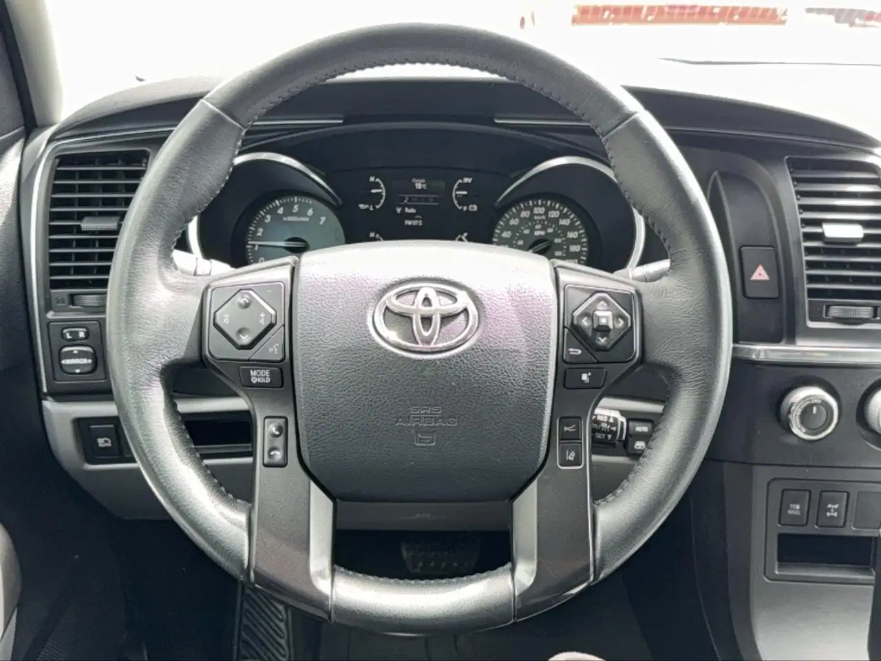 Toyota Sequoia photo Toyota Sequoia