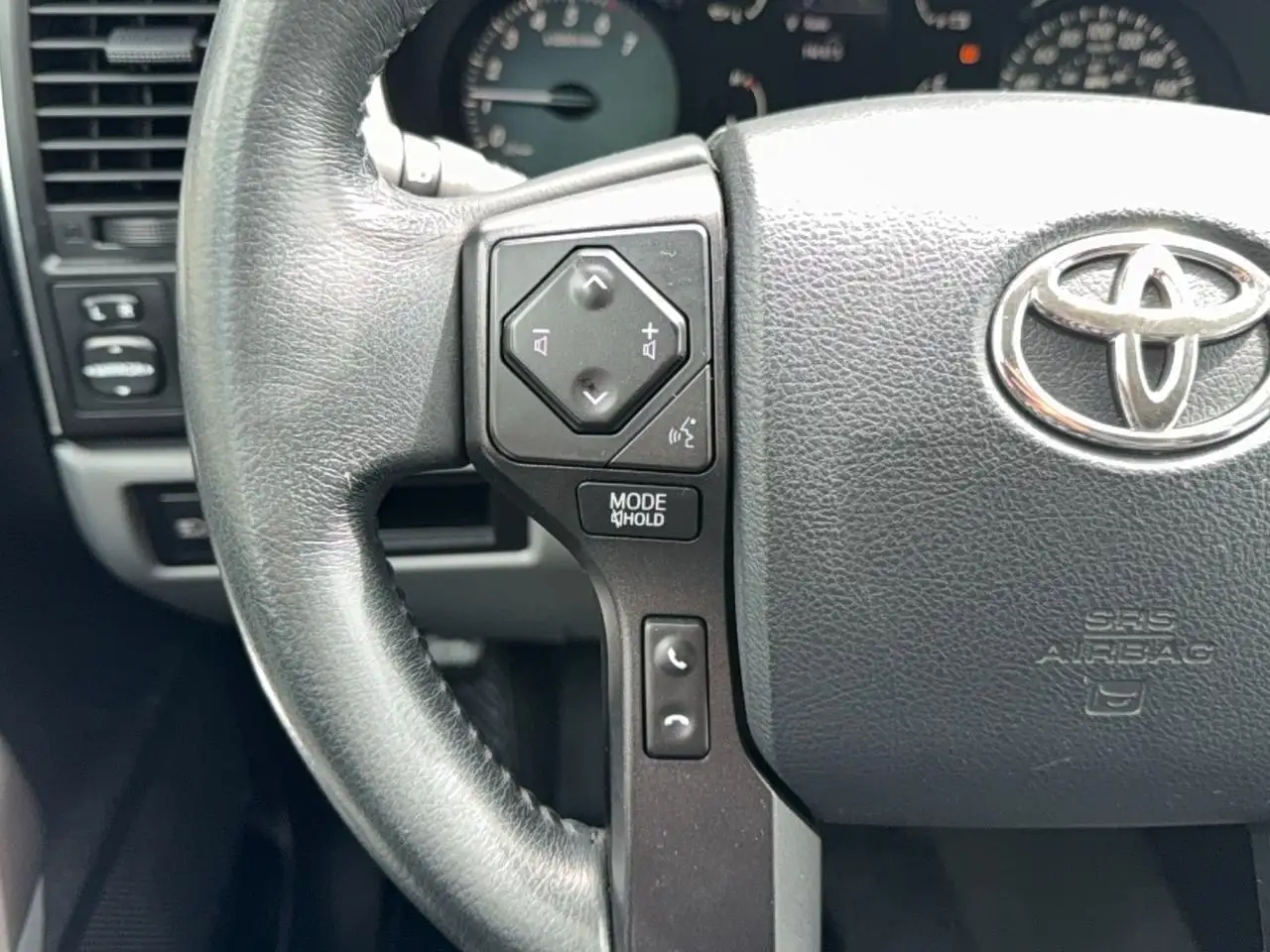 Toyota Sequoia photo Toyota Sequoia