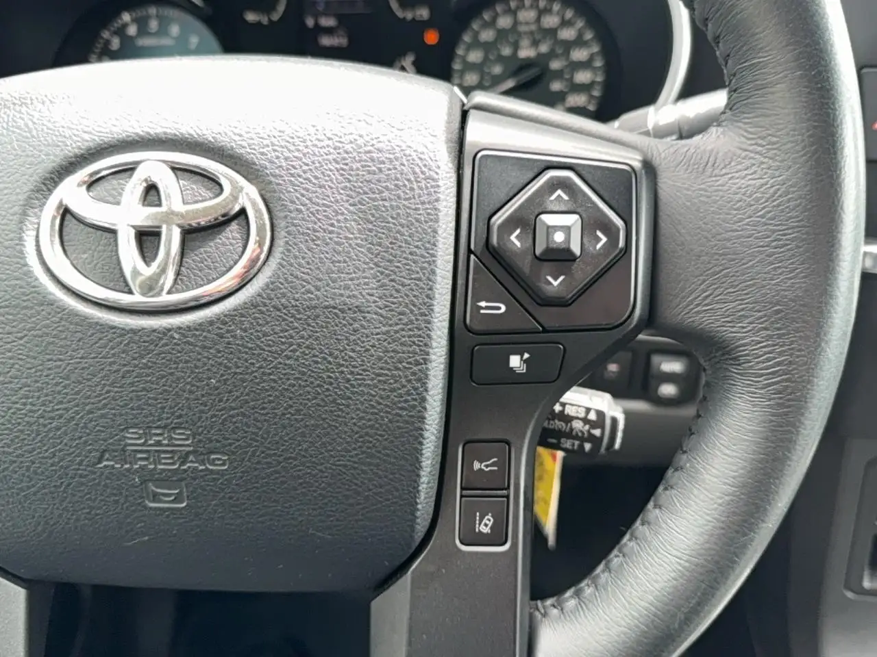Toyota Sequoia photo Toyota Sequoia