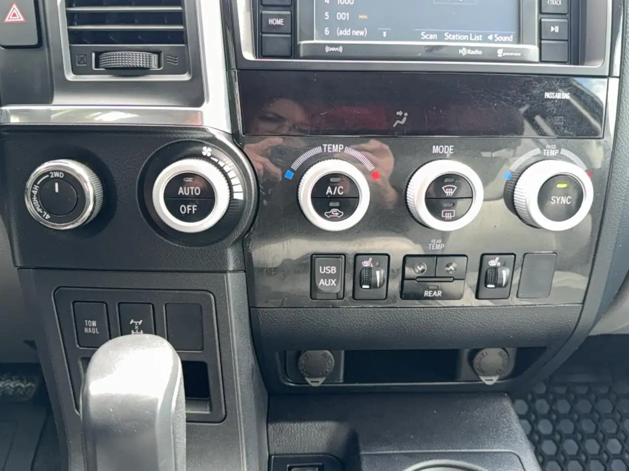 Toyota Sequoia photo Toyota Sequoia