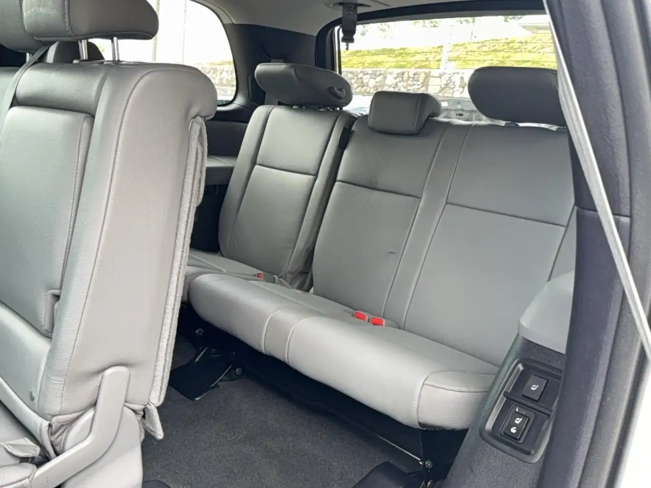 Toyota Sequoia photo Toyota Sequoia