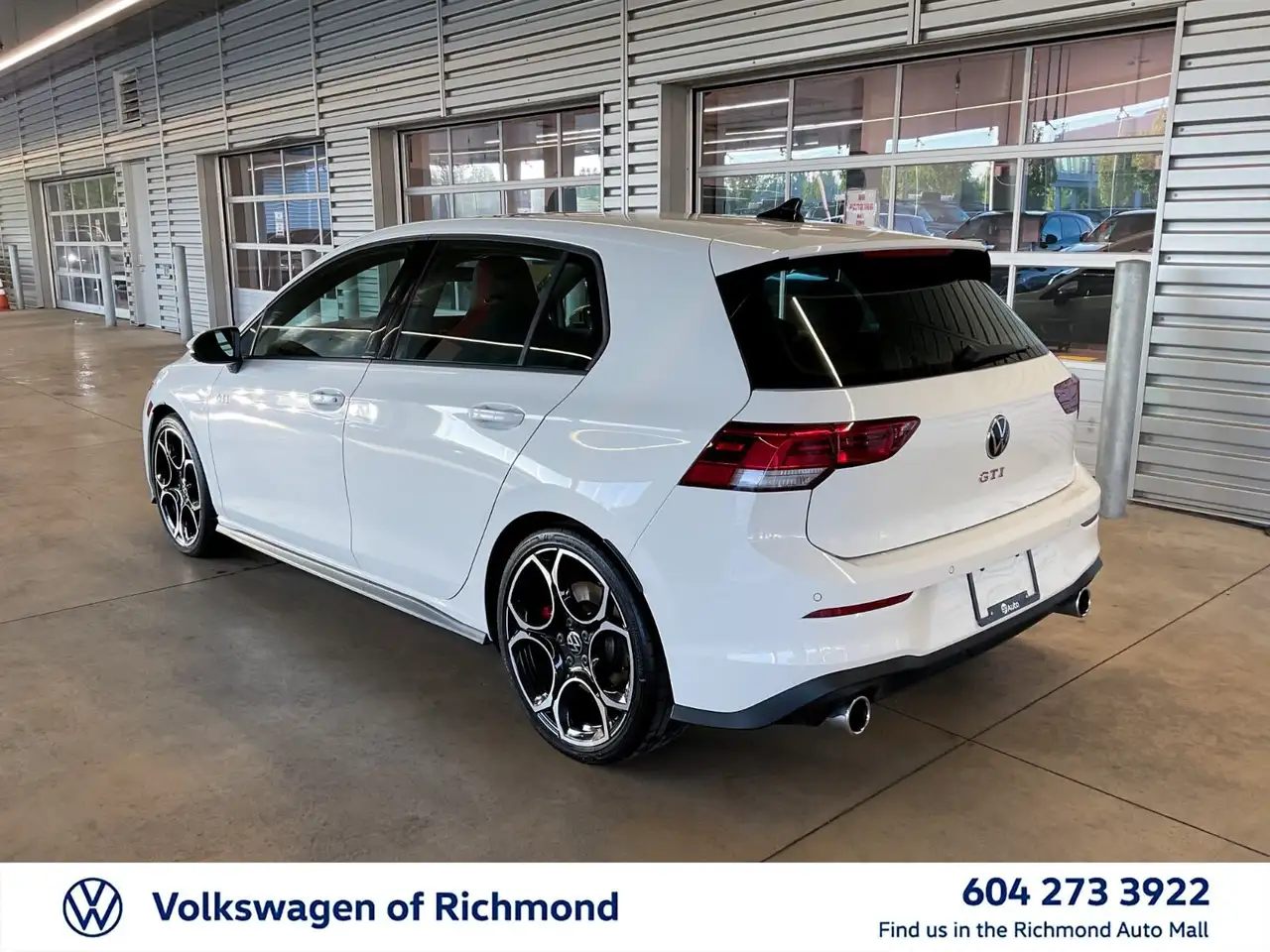 Volkswagen Golf GTI снимка Volkswagen Golf GTI