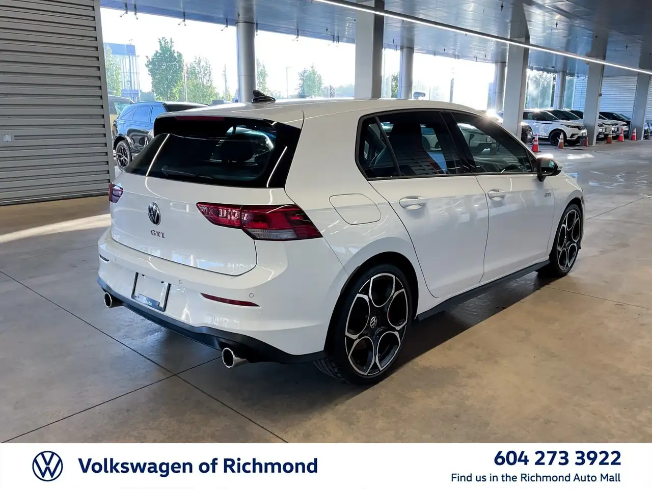 Volkswagen Golf GTI снимка Volkswagen Golf GTI