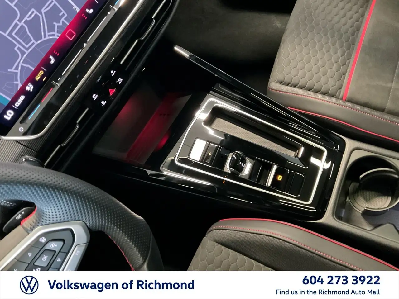 Volkswagen Golf GTI снимка Volkswagen Golf GTI