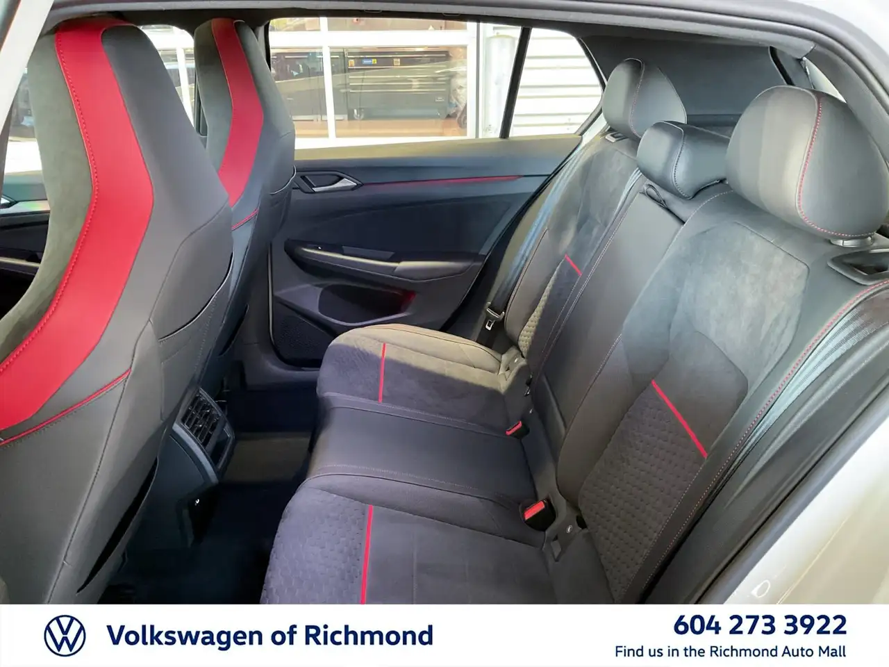 Volkswagen Golf GTI снимка Volkswagen Golf GTI